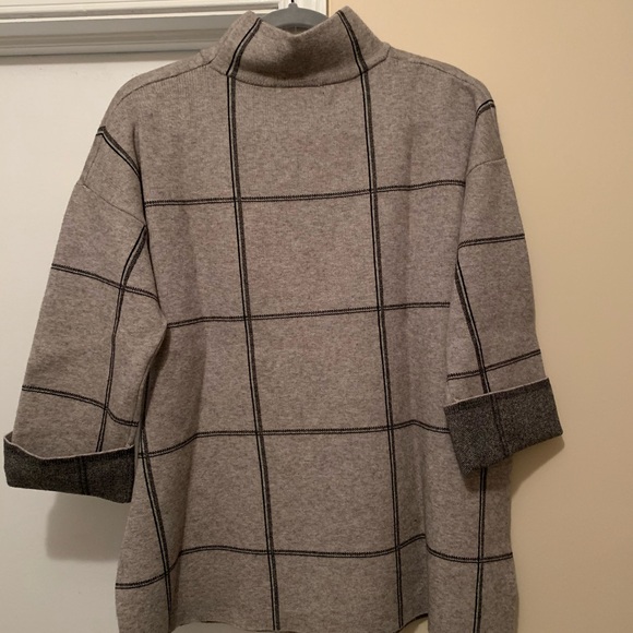 Tahari Sweater - Picture 3 of 11